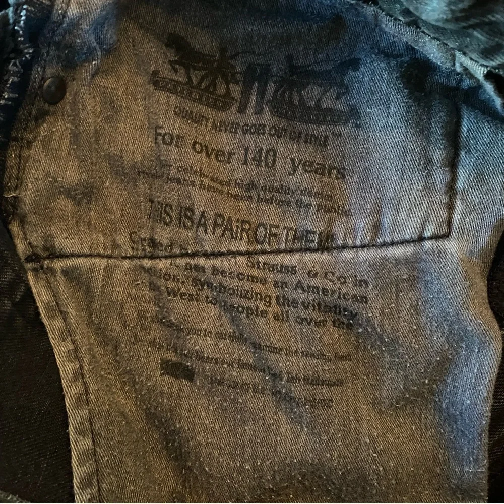 Men’s Levi’s 514 Straight Fit Black Distressed Jeans Size 33 x 32 - Picture 8 of 12